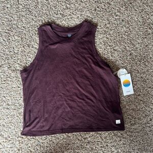 Maroon Vuroi Energy top